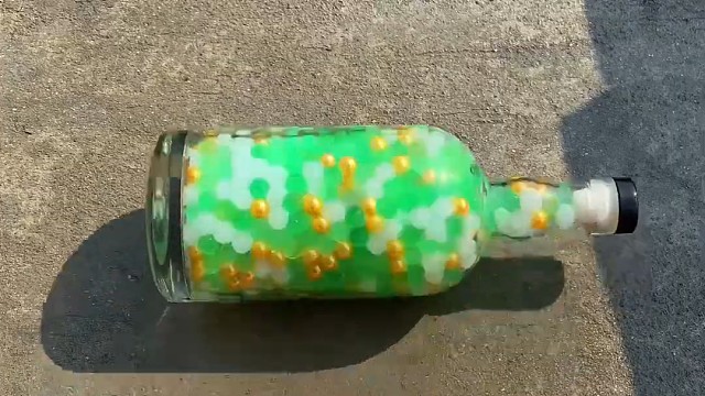 楼梯滚瓶子爆破解压时刻