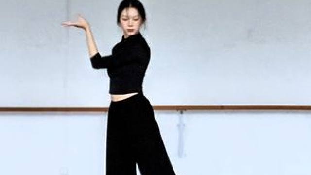 再也不用前置拍了 好糊 #舞蹈 #翻跳 #古典舞