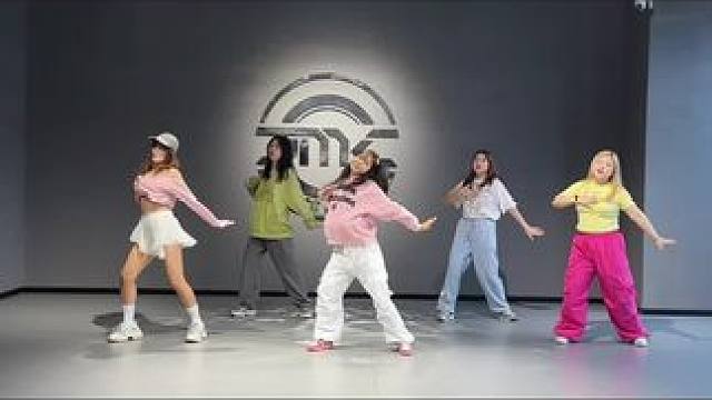 我们也来凑热闹啦～#凑热闹 #by2凑热闹 #一学就会系列 #浅跳一下 #麻将将编舞