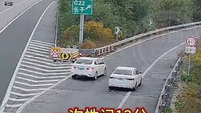 高速公路上，这种情况请勿倒退。安全的事儿，没有退路！#法润平安文明相伴 #交通安全知识点 #文明交通