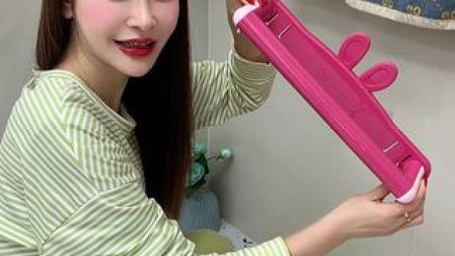 #可伸缩拖鞋架   凉鞋拖鞋用它收纳不占空间，还能当个#可伸缩毛巾架 使用，卫生间干净整洁多#免打孔