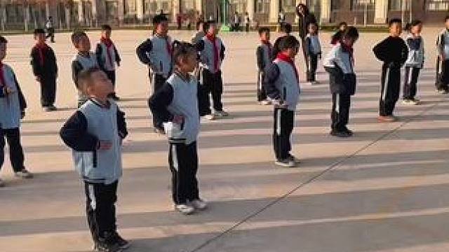 热爱前行，羽你同乐，羽毛球进校园，为阿克苏市青少年体育事业贡献一己之力#羽佳运动馆