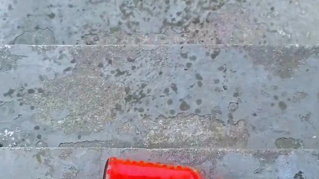 楼梯滚瓶子爆破解压时刻