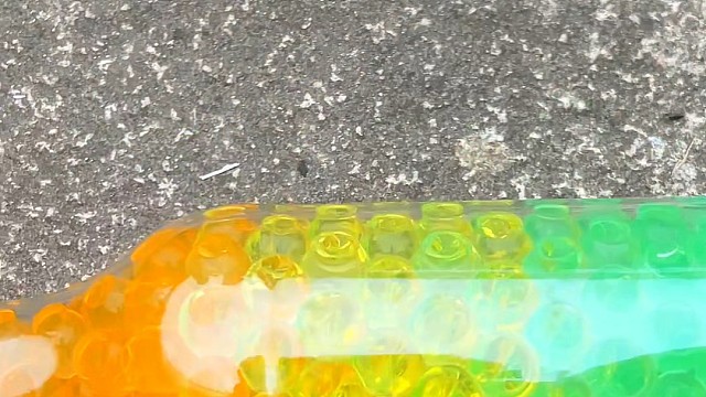 楼梯滚瓶子爆破解压时刻