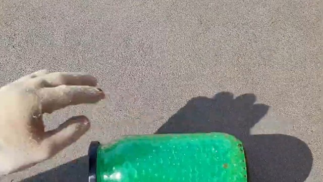 楼梯滚瓶子爆破解压时刻