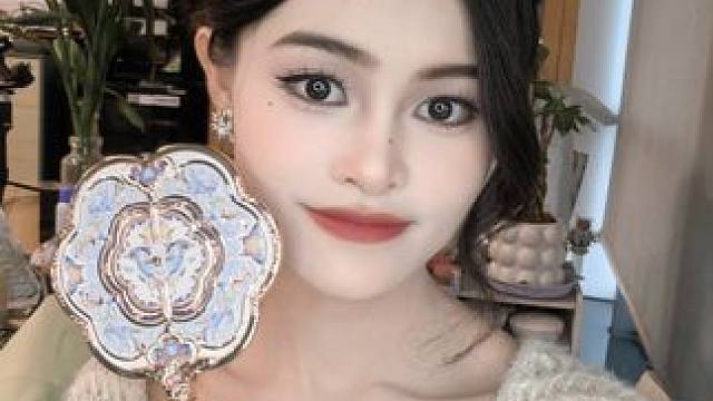 花知晓的花是让我花钱的花呀，这么美，忍不住一点啊 #美妆好物 #花知晓 #花知晓蝴蝶云肩 #花知晓新