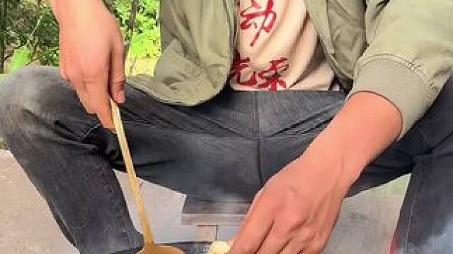 #我的乡村生活 #农村生活 
猪头肉卷大饼这也太好吃了