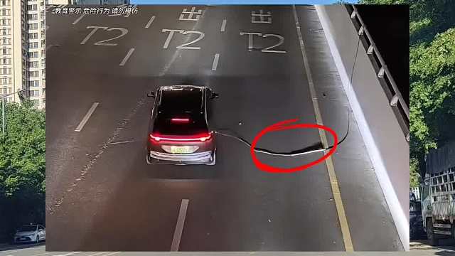 开车遇到这种情况怎么处理？#开车注意安全 #每天一个用车知识 #触电