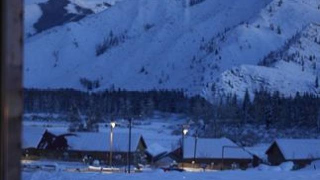 「人类为何如此迷恋blue hour」
#交换世界计划 #阳光加上雪景有多绝 #人生就要充满pass