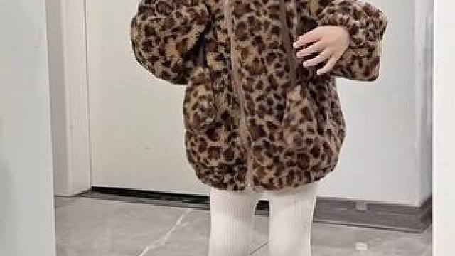 酷酷的豹纹外套，耳朵还是捏动的，太好玩了，女儿喜欢得不了了呀❤️#儿童外套#保暖又好看#萌娃穿搭 #