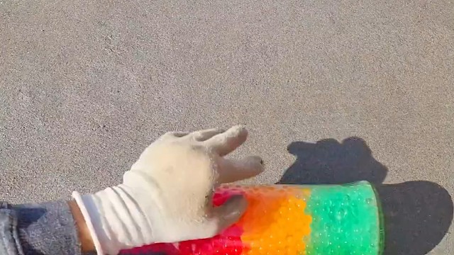 楼梯滚瓶子爆破解压时刻