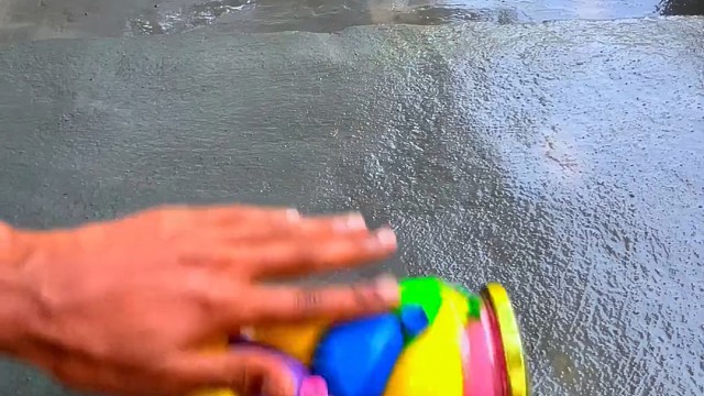 楼梯滚瓶子爆破解压时刻