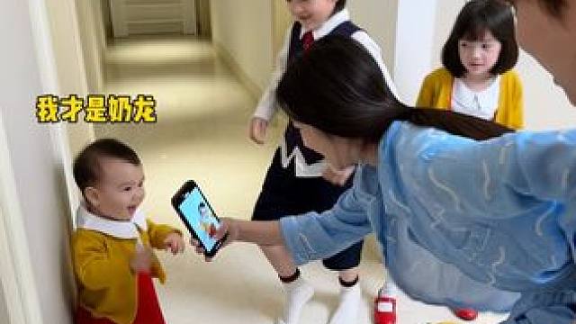 到底谁是奶龙？ 第三视角来了#我是奶龙 #花絮 #第三视角