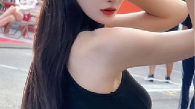 黑色会不会更拽一点#车模之家#模特之家