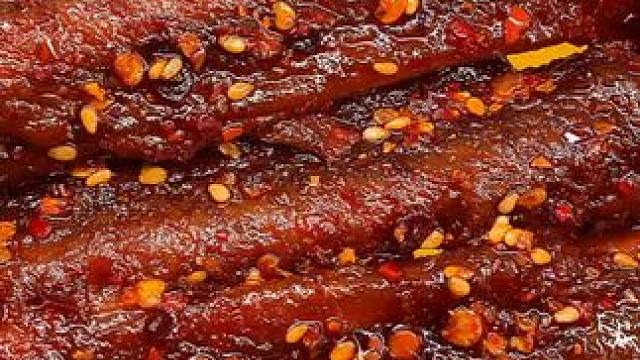 里面添加了印度魔鬼椒，肉质紧实有嚼劲，真的太香了#好吃到停不下来 #追剧小零食 #解馋