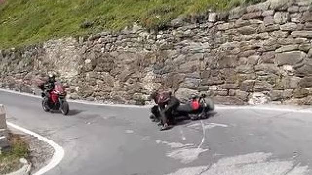 这技术到位了 #操作有风险请勿模仿 #机车