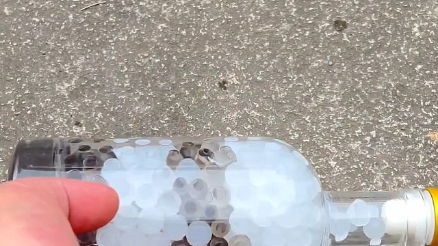 楼梯滚瓶子爆破解压时刻