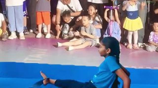 小美女柔术太棒了