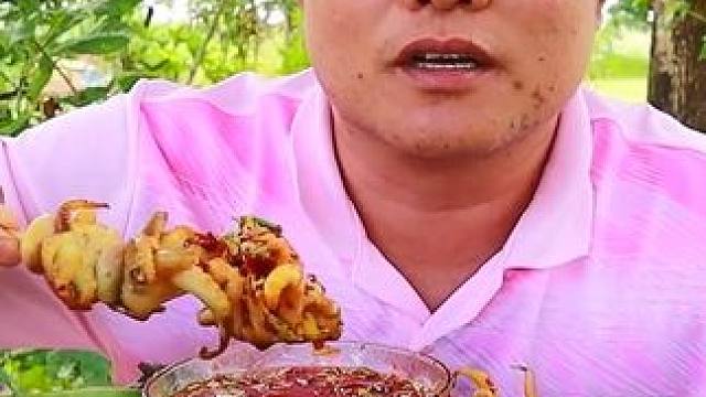 新鲜蔬菜鲜辣酱汁️炭烤咖喱八爪鱼串 #泰国美食 #味道好极了你们想吃吗 #泰国生活 #乡村味道 #泰