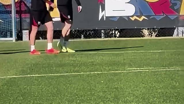 莱万奥尔莫领衔训练，亚马尔缺席