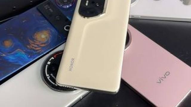 在这个大圆环审美疲劳的时代 还有多少厂商能做出自己的设计语言呢 可能也就只有努比亚 华为 荣耀了#荣