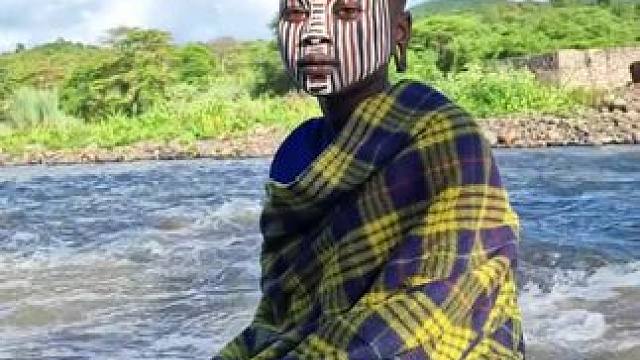 原始部落唇盘族！ #内容启发搜索 #纪录片 #原始