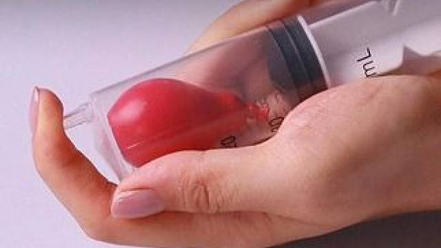 让孩子玩真实的科学小实验，不仅能提升科学思维，还能放下虚拟的手机游戏，在动手动脑中打下坚实的物理化基