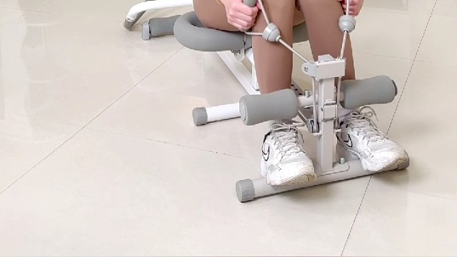 不伤手腕的划船机训练，高效消耗热量，瘦身塑形，紧实肌肉