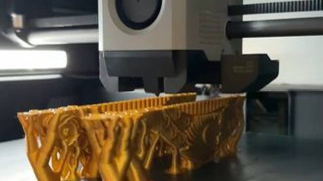 可是它可以梳中分头啊~ #玩个很新的东西 #3d打印