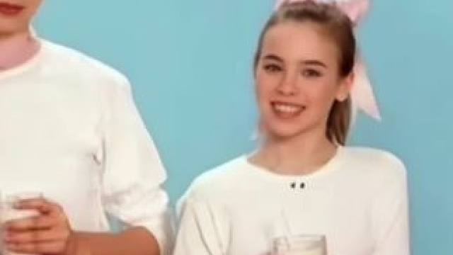 小黄婆婆年轻时期颜值高，凯文和奶奶一模一样 #小黄远嫁美国