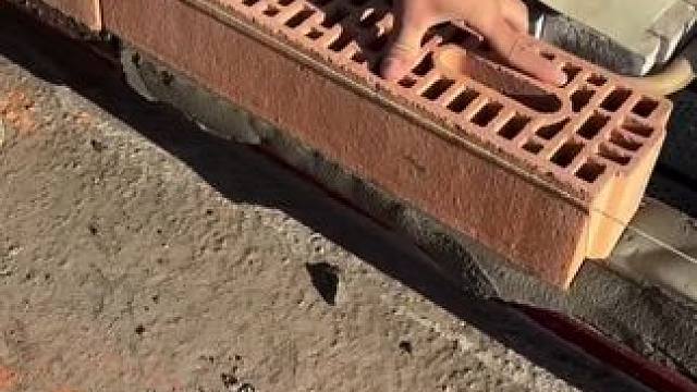 三层墙体的施工工艺流程。 #匠心精神 #砌墙 砌墙#解压视频 #强迫症看了很享受 #男人减速带