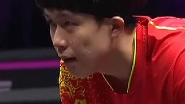 王楚钦不断摇头提醒自己，欧洲悍将打法太凶猛，关键时刻极限追分 