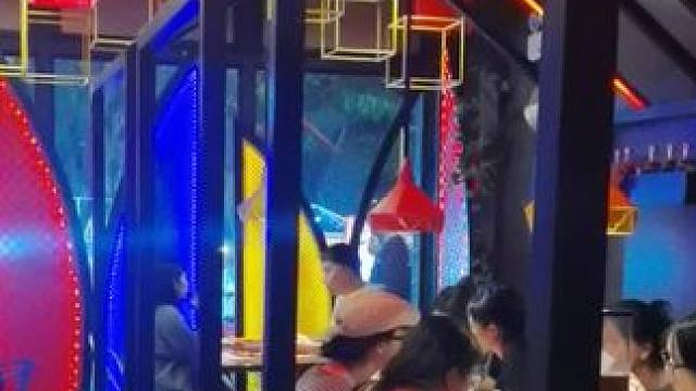 乐天城赖胖子肉蟹煲，你必须来打卡的美食天堂！[花痴]环境优美，服务一流，让你流连忘返。每一口都是满满