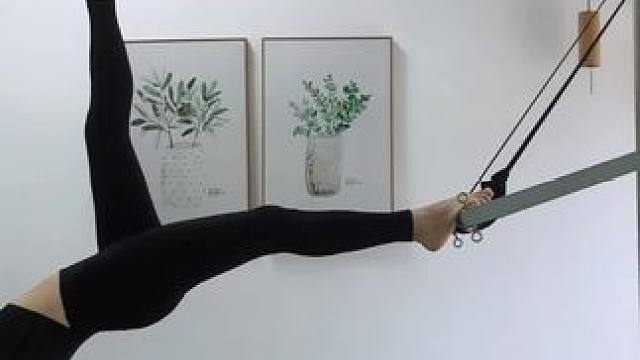 关注产后妈妈的情绪，自我调整好心态，激素水平不稳定真的很容易“蹦”点，当开始运动的时候心情真的好很多