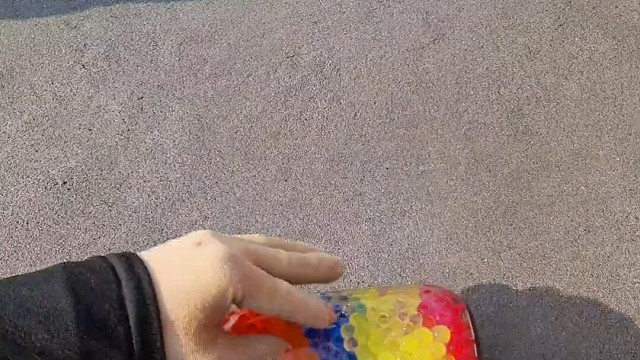 楼梯滚瓶子爆破解压时刻