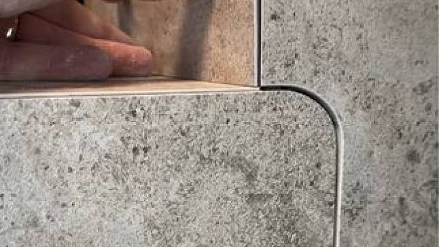 沉浸式贴砖体验。 #匠心精神 #工艺制作 #技术流自带bgm #男人减速带 #解压视频