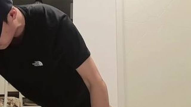 一口气20个俯卧撑能算筑基期吧，我这算不算练气期后期选手了 #自律打卡 #俯卧撑