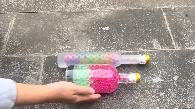 楼梯滚瓶子爆破解压时刻