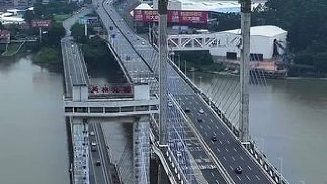 你见过酒店开在桥顶吗，能来这里都是非富即贵，只可惜突然荒废了，你知道为什么吗？#城市记忆 #旅行推荐