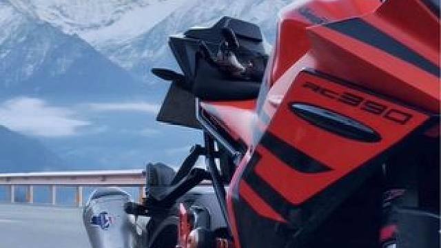 皑皑雪山下的一抹橙 我可太喜欢了#保持热爱奔赴山海 #爱机车爱生活 #川西美景 #摩托车 #KTM