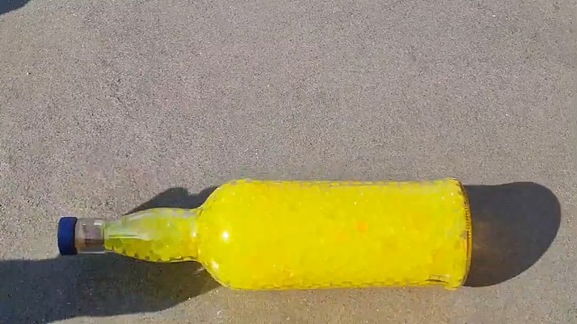 楼梯滚瓶子爆破解压时刻