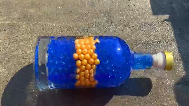 楼梯滚瓶子爆破解压时刻