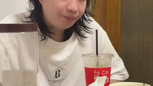 德华的发型帅吗