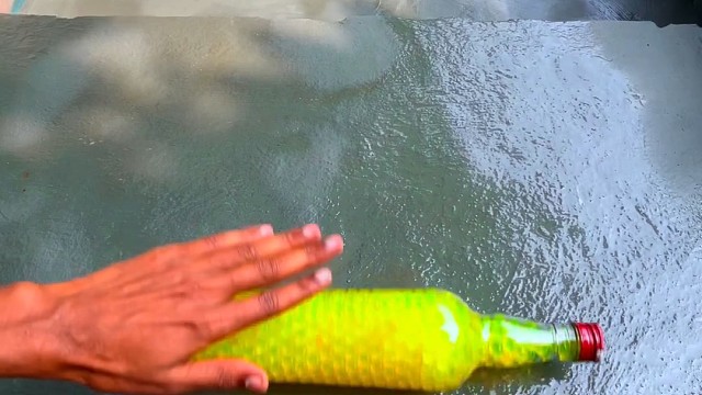 楼梯滚瓶子爆破解压时刻