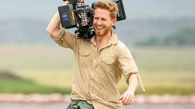 拍纪录片但没钱，生存问题如何解决？ “这一次线下课程跟线上课程有所不同，将把更新的国际化的一些题材和