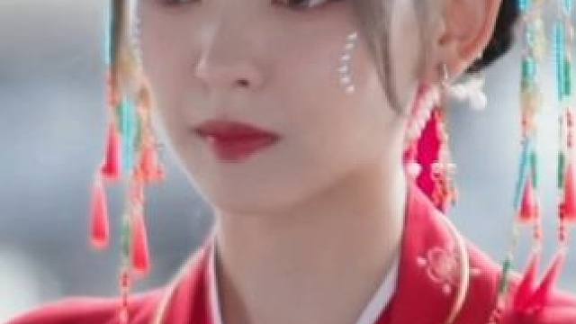 家族被陷害，女主装疯卖傻惹气吞声10余年，终于等来时机#因为一个片段看了整部剧 #古装剧 #海棠花底