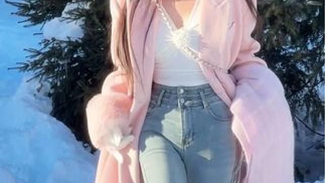 这里不是瑞士而是新疆禾木 #冬季外套也能穿出时尚感 #冬季韩系穿搭ootd #用穿搭打开初雪仪式感 