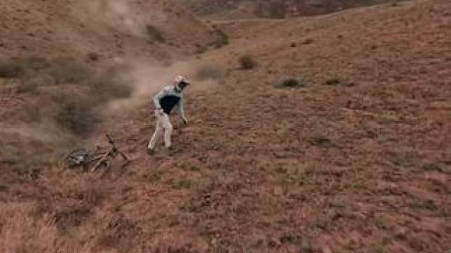 一个对灵魂并不友好的年代，我想让灵魂活着。#山地车速降 #双轮驱动bike