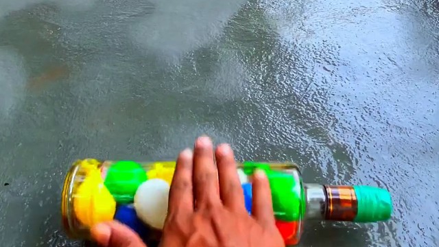 楼梯滚瓶子爆破解压时刻