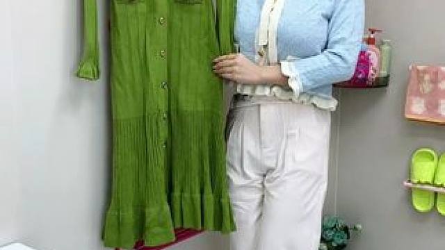 #可伸缩拖鞋架   凉鞋拖鞋用它收纳不占空间，还能当个#可伸缩毛巾架  使用，卫生间干净整洁多了#免